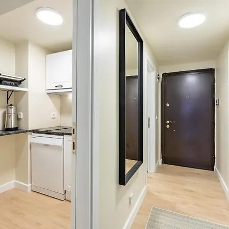 Modern Prime Location 1bed Bright Home! #243 * İstanbul