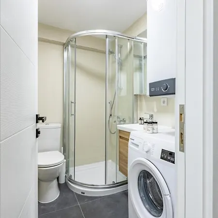 Modern Prime Location 1bed Bright Home! #243 Daire *