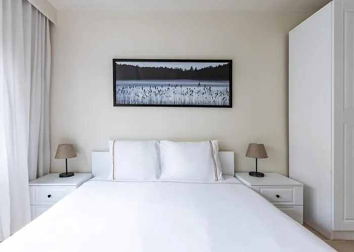 Modern Prime Location 1bed Bright Home! #243 *