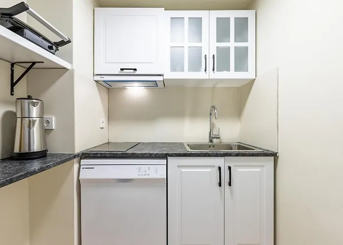 Modern Prime Location 1bed Bright Home! #243 *